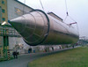 Eines der 3 gewaltigen Silos wird aufgestellt